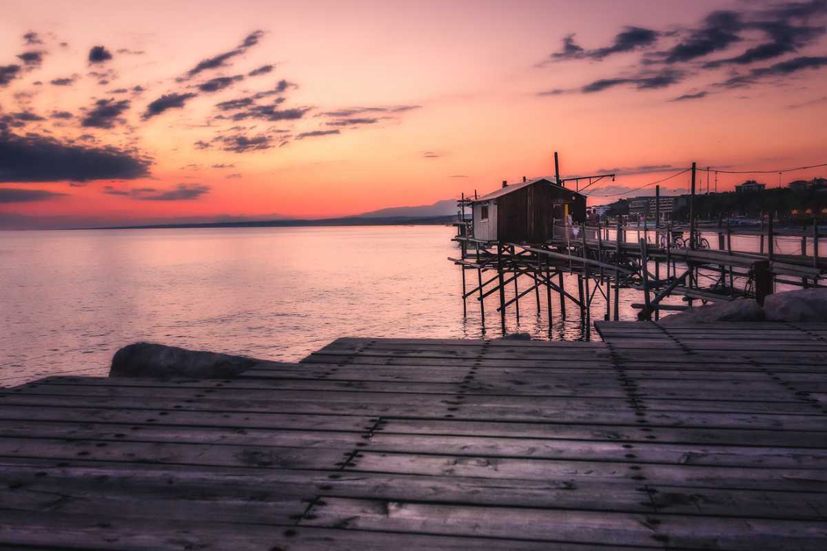 Trabucco di Termoli al tramonto, simbolo della tradizione marinara