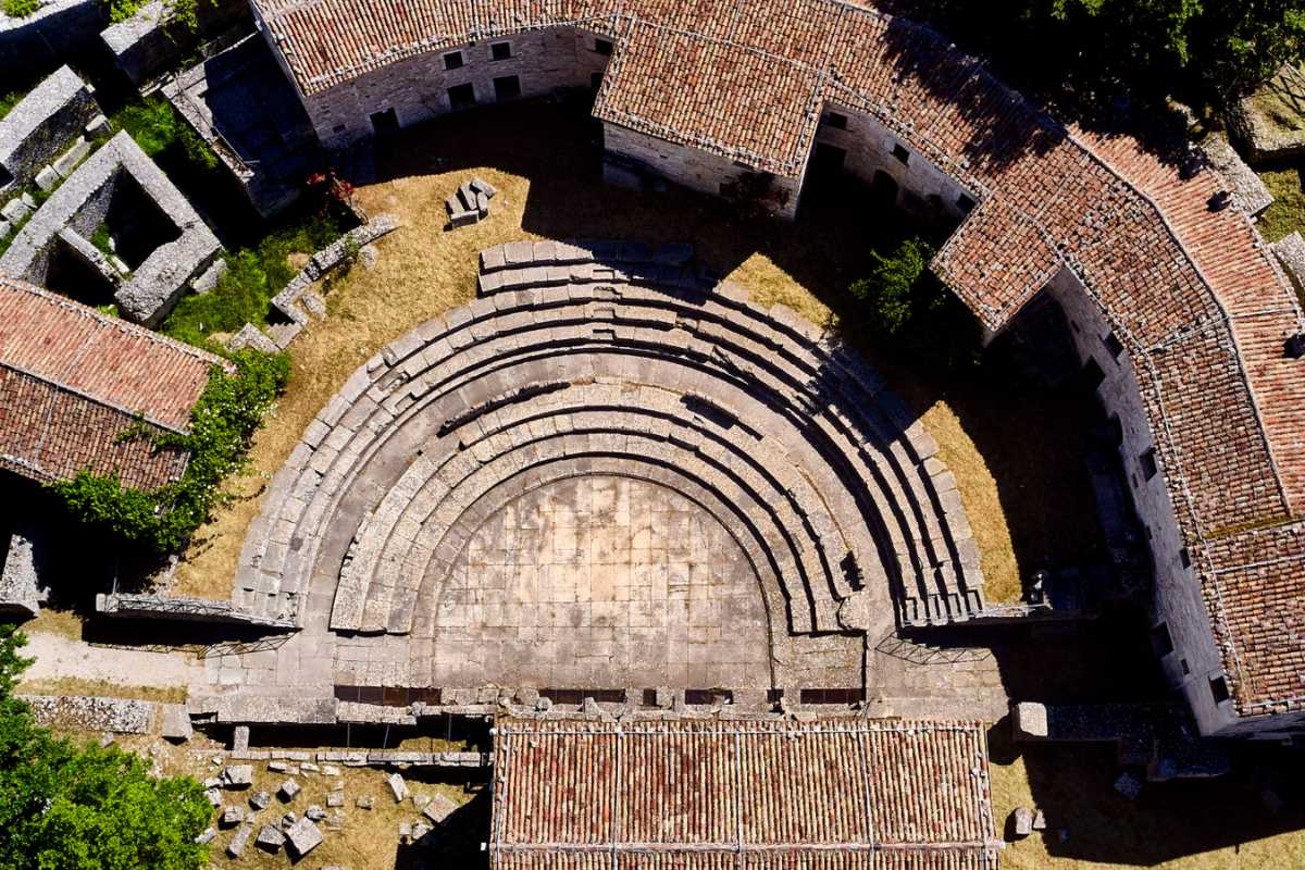 Vista panoramica su Sepino con l'area archeologica di Altilia-Saepinum sullo sfondo
