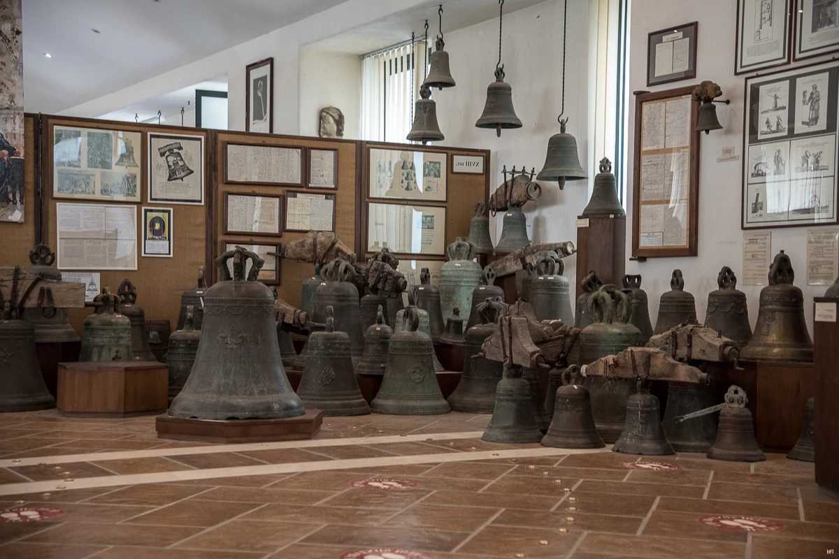 Veduta panoramica di Agnone, con i suoi storici edifici e il paesaggio circostante