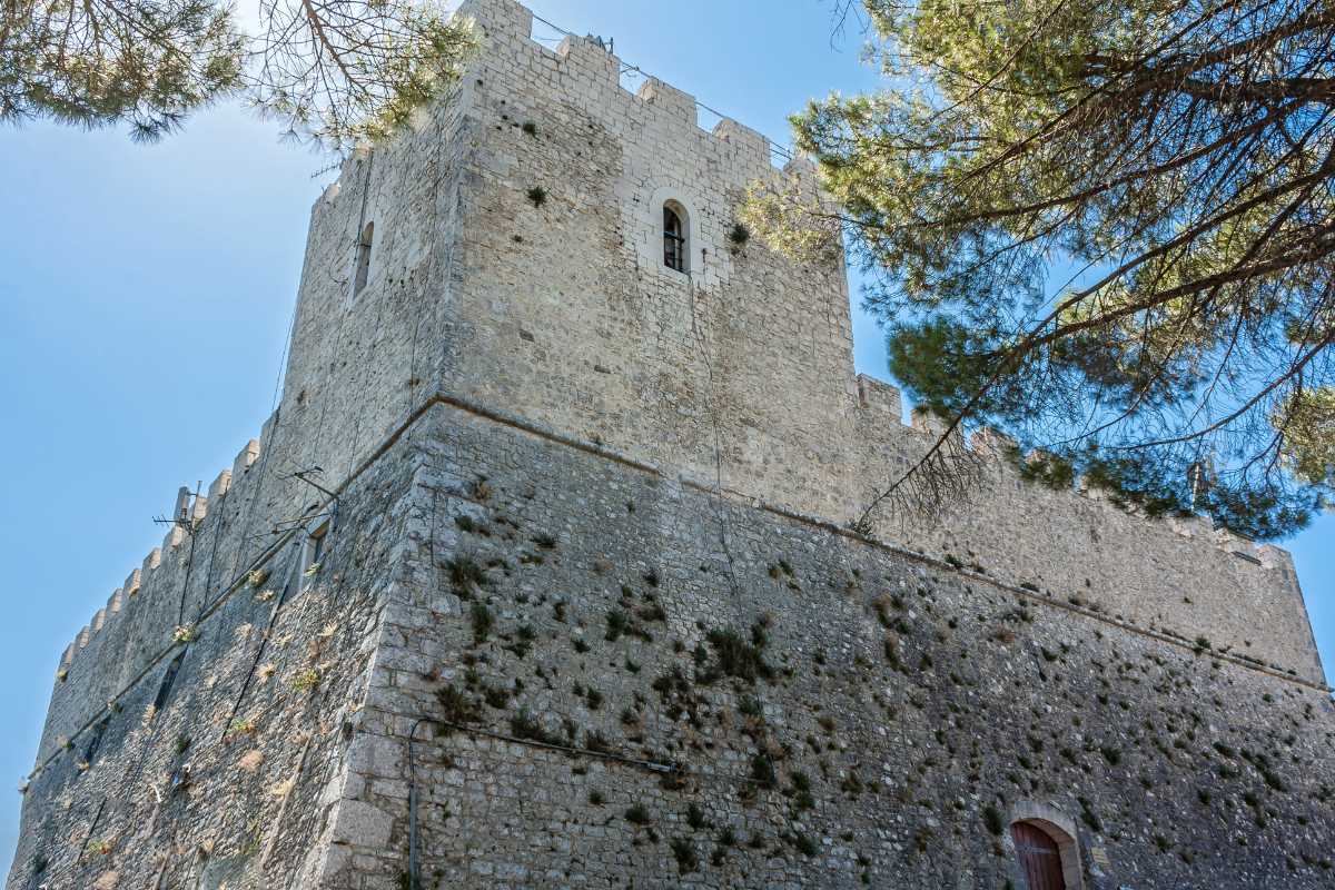 Vista panoramica di Campobasso, con il Castello Monforte in primo piano