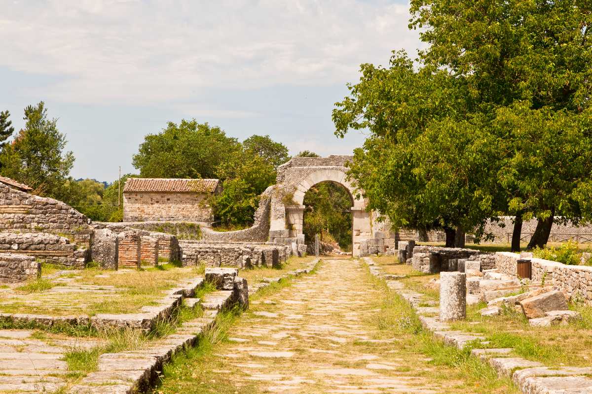 Panorama di Sepino con il sito archeologico di Altilia-Saepinum in evidenza